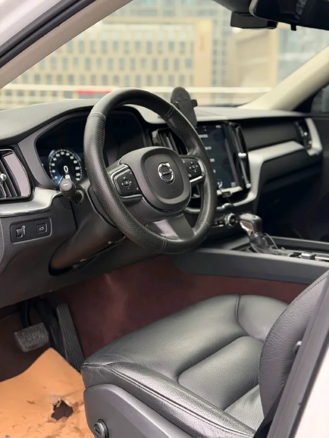 2019 Volvo XC60 2.0T 254HP L4 8AT,autocango,china used car exporter,china ev exporter,chinese used car exporter,chinese used ev exporter