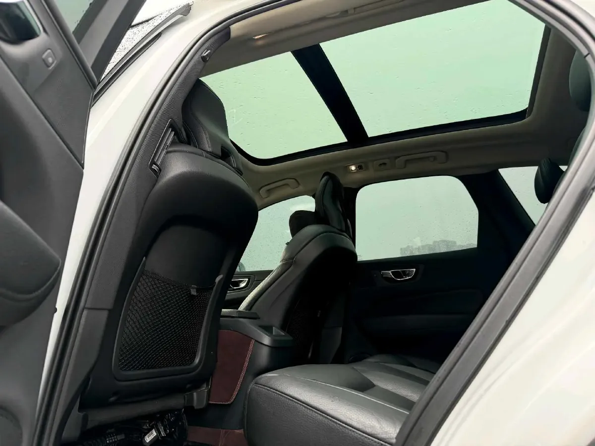 2019 Volvo XC60 2.0T 254HP L4 8AT,autocango,china used car exporter,china ev exporter,chinese used car exporter,chinese used ev exporter