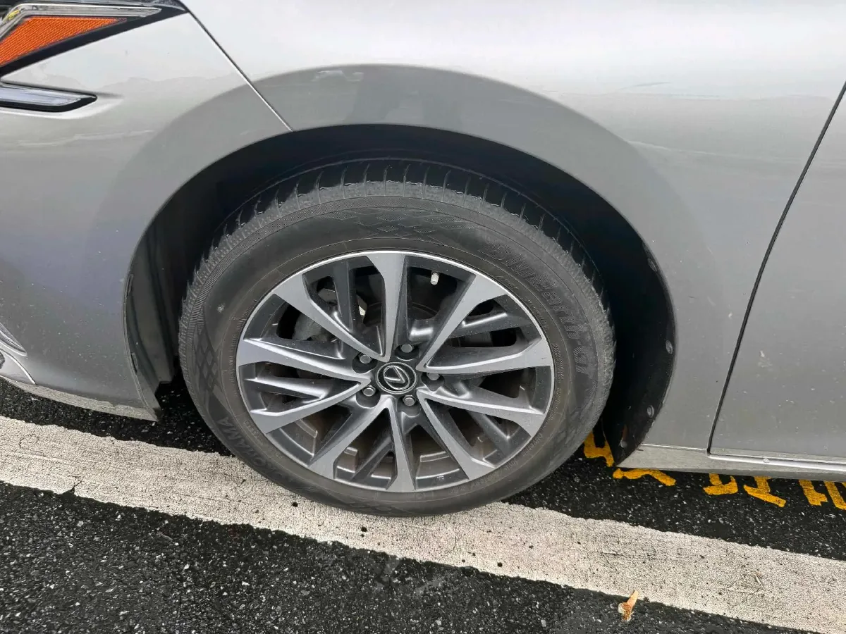 2022 Lexus ES 2.0L 173HP L4 CVT,autocango,china used car exporter,china ev exporter,chinese used car exporter,chinese used ev exporter