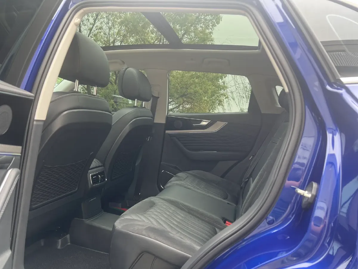 2022 HongQi HS5 2.0T 224HP L4 6AT,autocango,china used car exporter,china ev exporter,chinese used car exporter,chinese used ev exporter