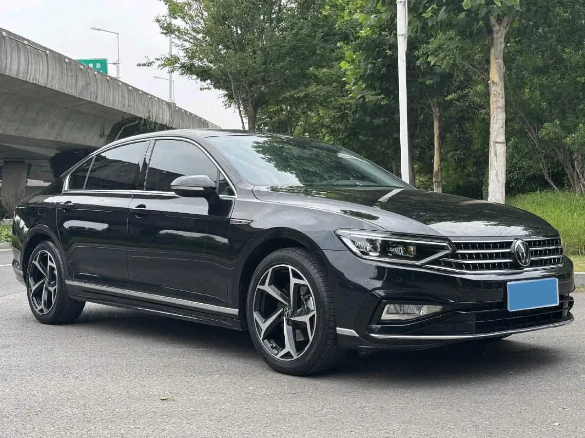 2023 Volkswagen Magotan 2.0T 186HP L4 7DCT,autocango,china used car exporter,china ev exporter,chinese used car exporter,chinese used ev exporter