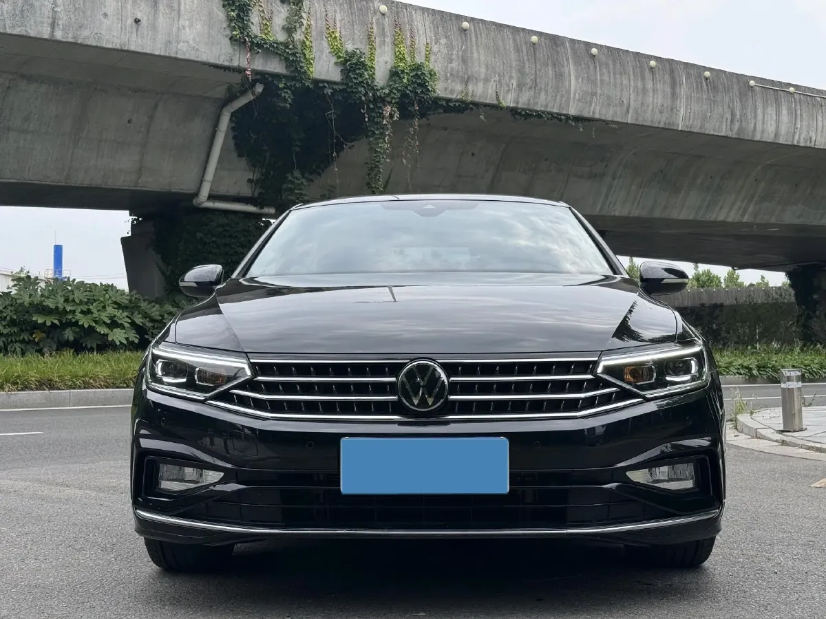 2023 Volkswagen Magotan 2.0T 186HP L4 7DCT,autocango,china used car exporter,china ev exporter,chinese used car exporter,chinese used ev exporter