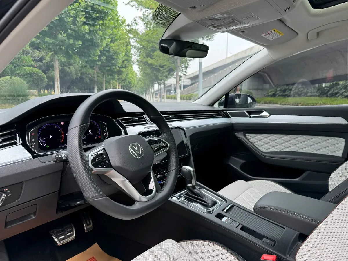 2023 Volkswagen Magotan 2.0T 186HP L4 7DCT,autocango,china used car exporter,china ev exporter,chinese used car exporter,chinese used ev exporter