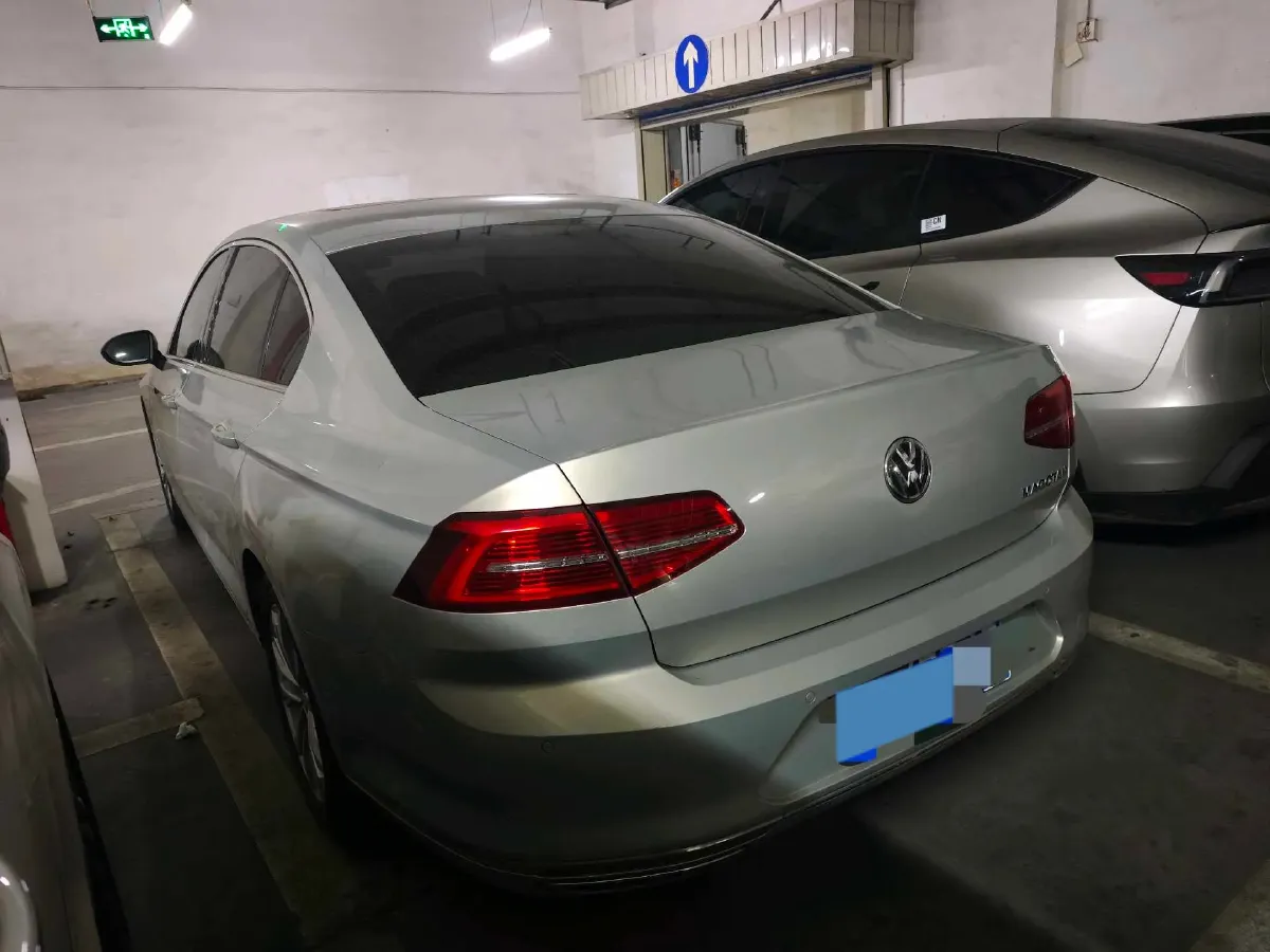 2018 Volkswagen Magotan 1.8T 180HP L4 7DCT,autocango,china used car exporter,china ev exporter,chinese used car exporter,chinese used ev exporter