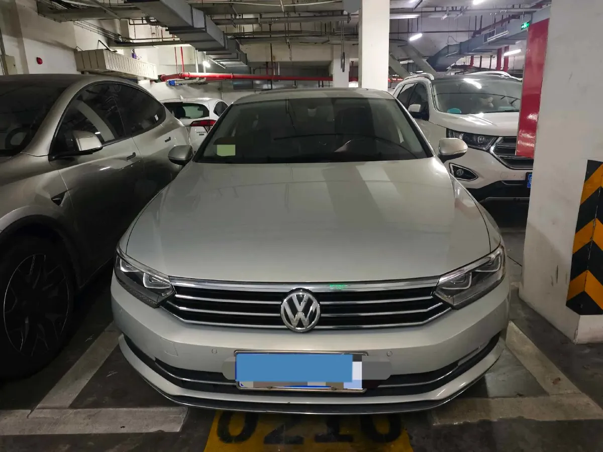 2018 Volkswagen Magotan 1.8T 180HP L4 7DCT,autocango,china used car exporter,china ev exporter,chinese used car exporter,chinese used ev exporter
