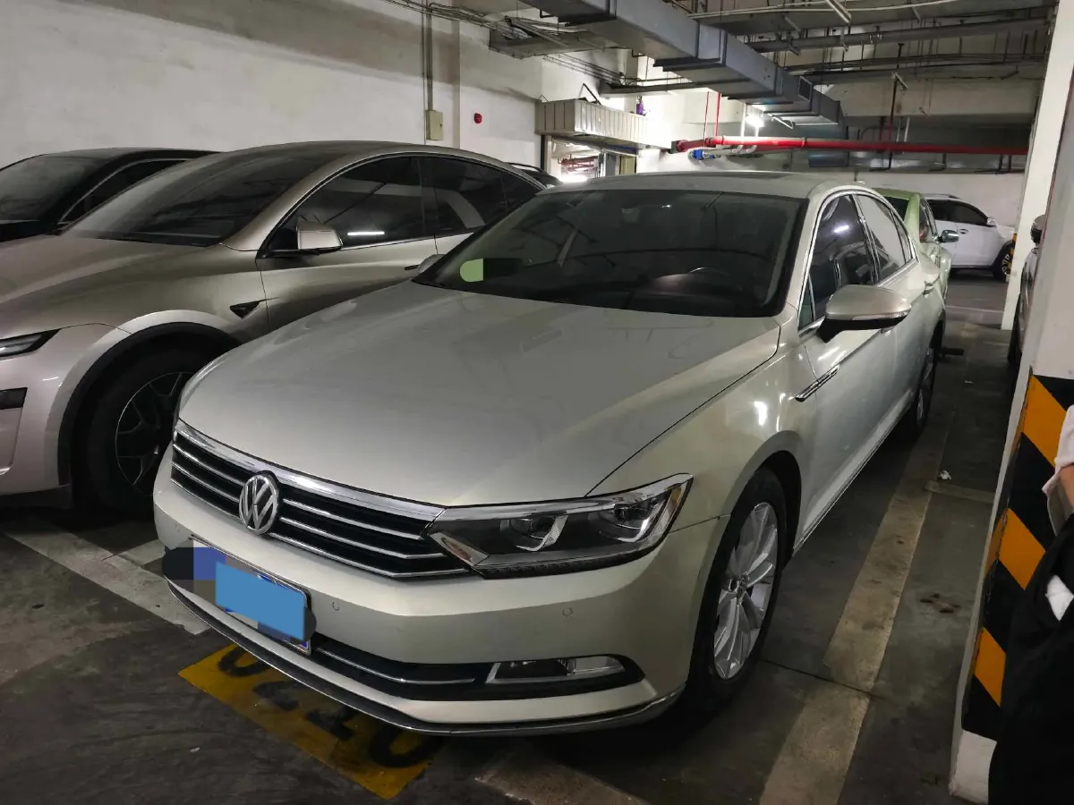 2018 Volkswagen Magotan 1.8T 180HP L4 7DCT,autocango,china used car exporter,china ev exporter,chinese used car exporter,chinese used ev exporter