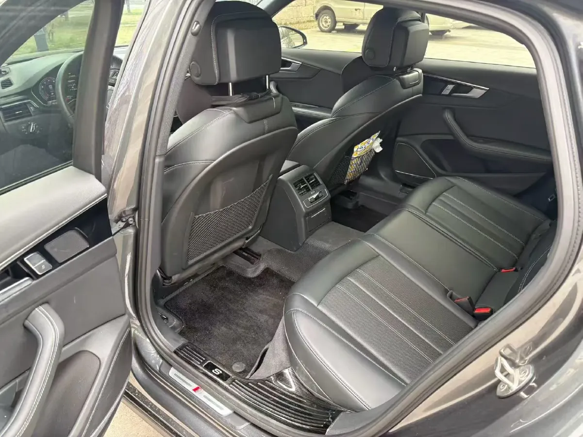 2024 Audi A4L 2.0T 190HP L4 7DCT,autocango,china used car exporter,china ev exporter,chinese used car exporter,chinese used ev exporter