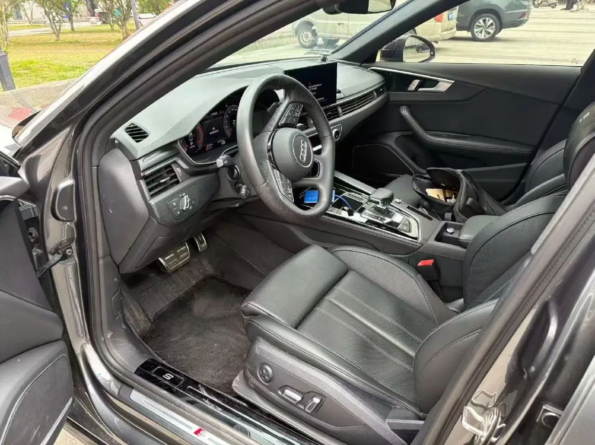 2024 Audi A4L 2.0T 190HP L4 7DCT,autocango,china used car exporter,china ev exporter,chinese used car exporter,chinese used ev exporter