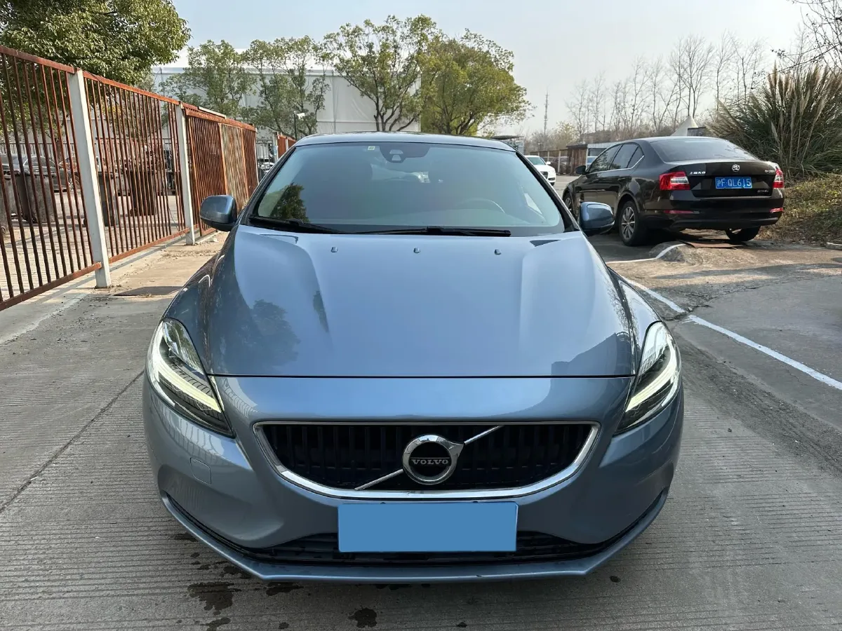 2019 Volvo V40 1.5T 152HP L4 6AT,autocango,china used car exporter,china ev exporter,chinese used car exporter,chinese used ev exporter