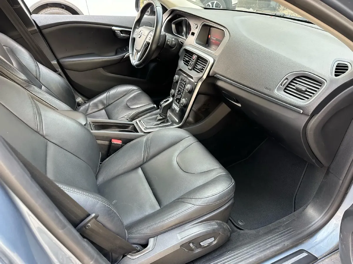 2019 Volvo V40 1.5T 152HP L4 6AT,autocango,china used car exporter,china ev exporter,chinese used car exporter,chinese used ev exporter