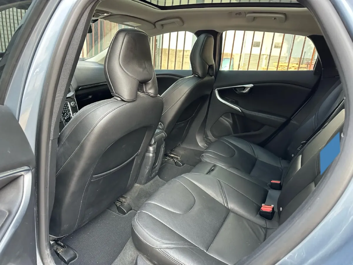 2019 Volvo V40 1.5T 152HP L4 6AT,autocango,china used car exporter,china ev exporter,chinese used car exporter,chinese used ev exporter