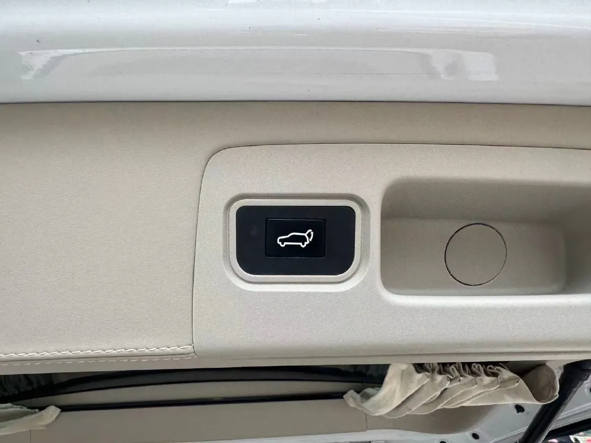 2023 Buick GL8 2.0T 237HP L4 9AT,autocango,china used car exporter,china ev exporter,chinese used car exporter,chinese used ev exporter