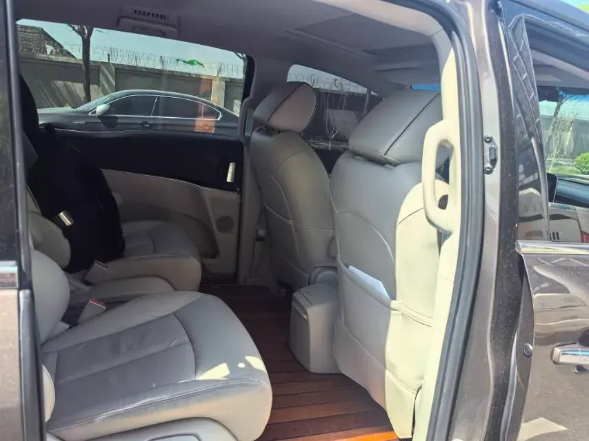 2021 Buick GL8 2.0T 237HP L4 9AT,autocango,china used car exporter,china ev exporter,chinese used car exporter,chinese used ev exporter