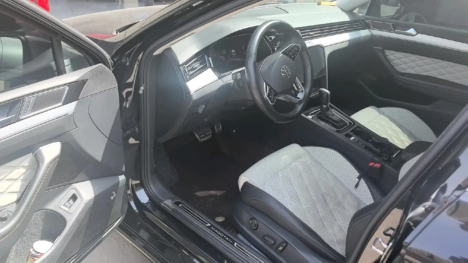 2023 Volkswagen Magotan 2.0T 186HP L4 7DCT,autocango,china used car exporter,china ev exporter,chinese used car exporter,chinese used ev exporter