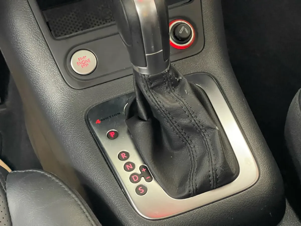 2015 Volkswagen Tiguan 2.0T 200HP L4 6AT,autocango,china used car exporter,china ev exporter,chinese used car exporter,chinese used ev exporter