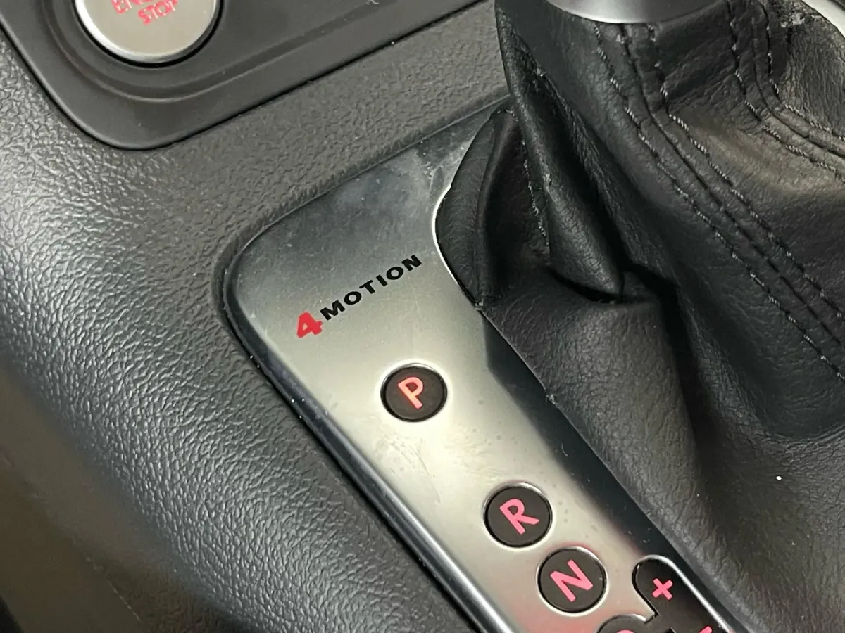 2015 Volkswagen Tiguan 2.0T 200HP L4 6AT,autocango,china used car exporter,china ev exporter,chinese used car exporter,chinese used ev exporter