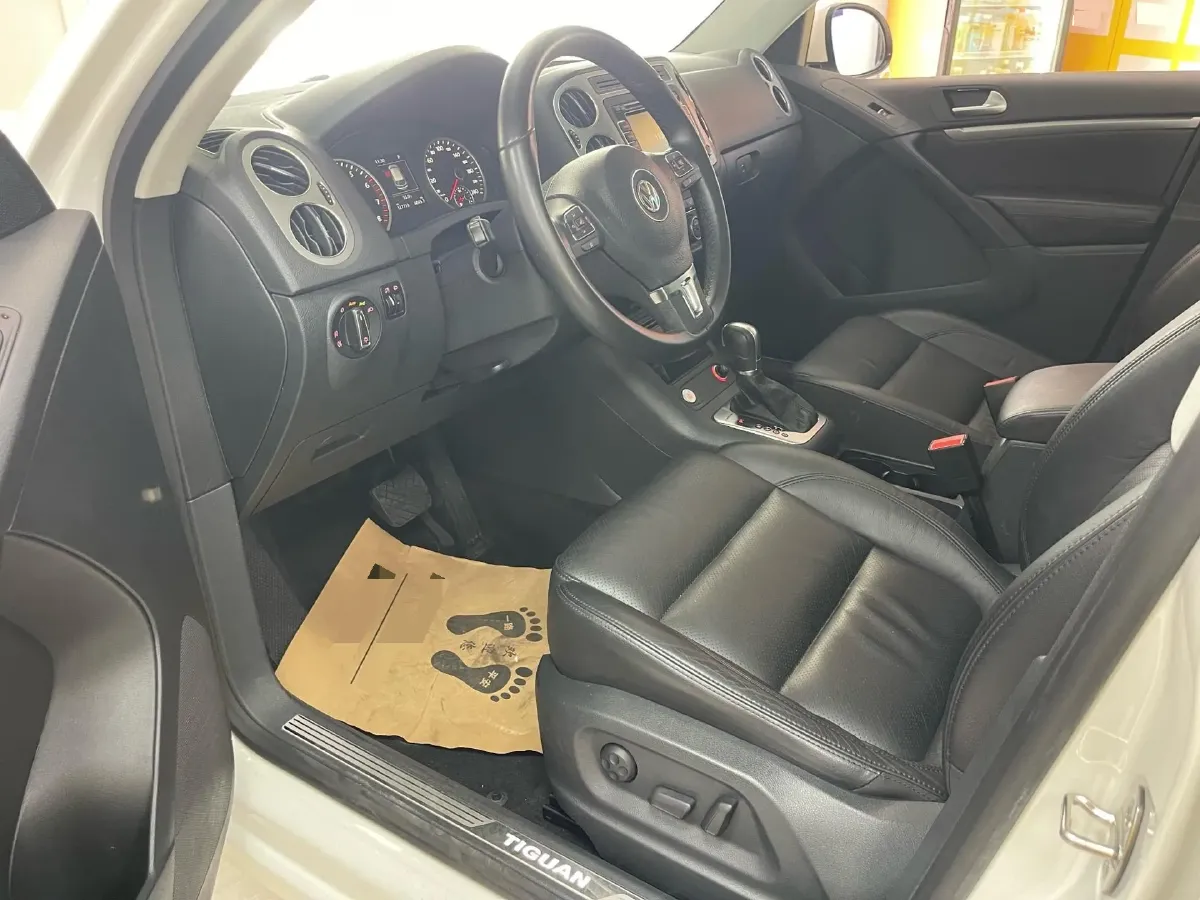 2015 Volkswagen Tiguan 2.0T 200HP L4 6AT,autocango,china used car exporter,china ev exporter,chinese used car exporter,chinese used ev exporter