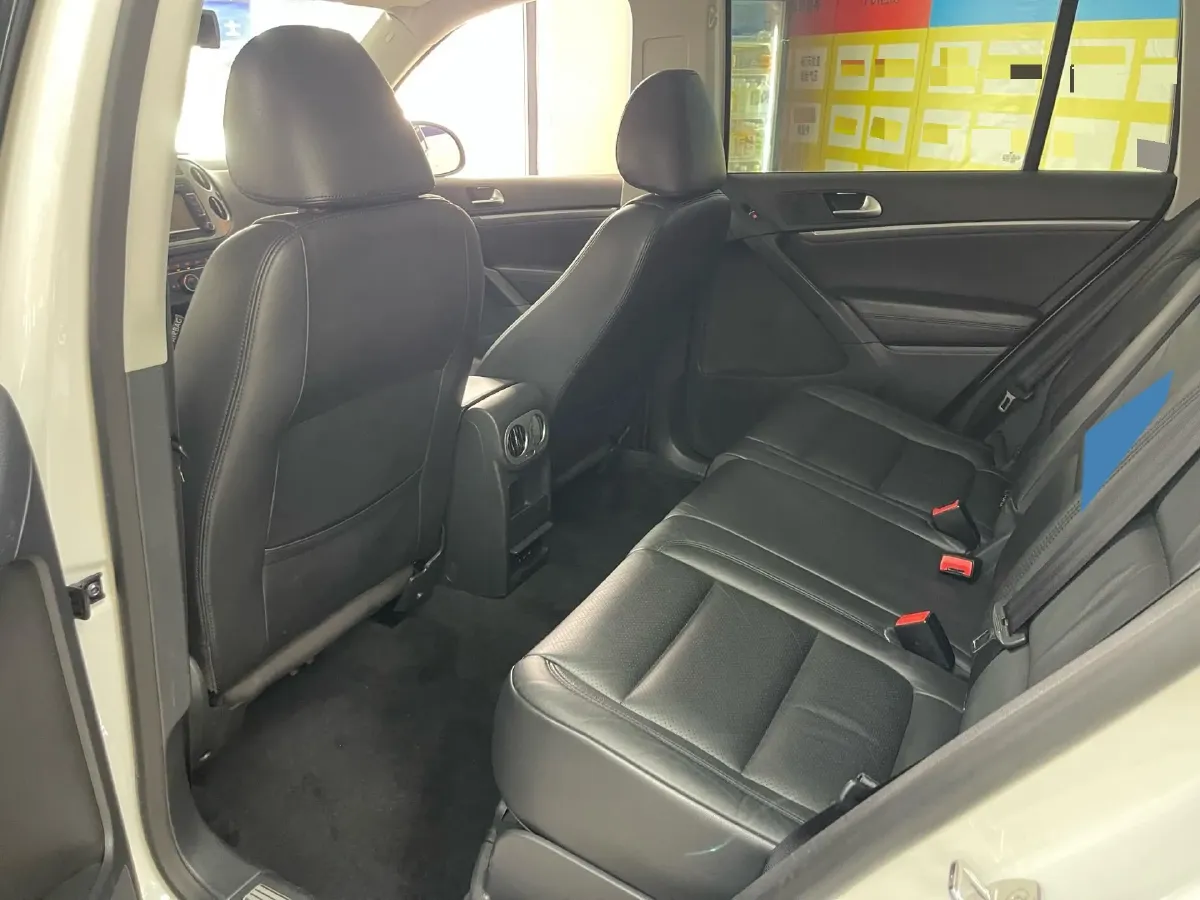 2015 Volkswagen Tiguan 2.0T 200HP L4 6AT,autocango,china used car exporter,china ev exporter,chinese used car exporter,chinese used ev exporter