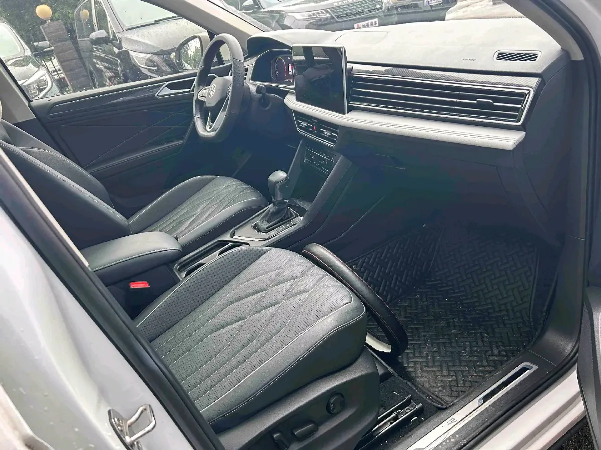 2023 Volkswagen Tiguan L 2.0T 186HP L4 7DCT,autocango,china used car exporter,china ev exporter,chinese used car exporter,chinese used ev exporter