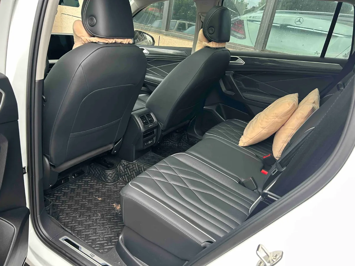 2023 Volkswagen Tiguan L 2.0T 186HP L4 7DCT,autocango,china used car exporter,china ev exporter,chinese used car exporter,chinese used ev exporter
