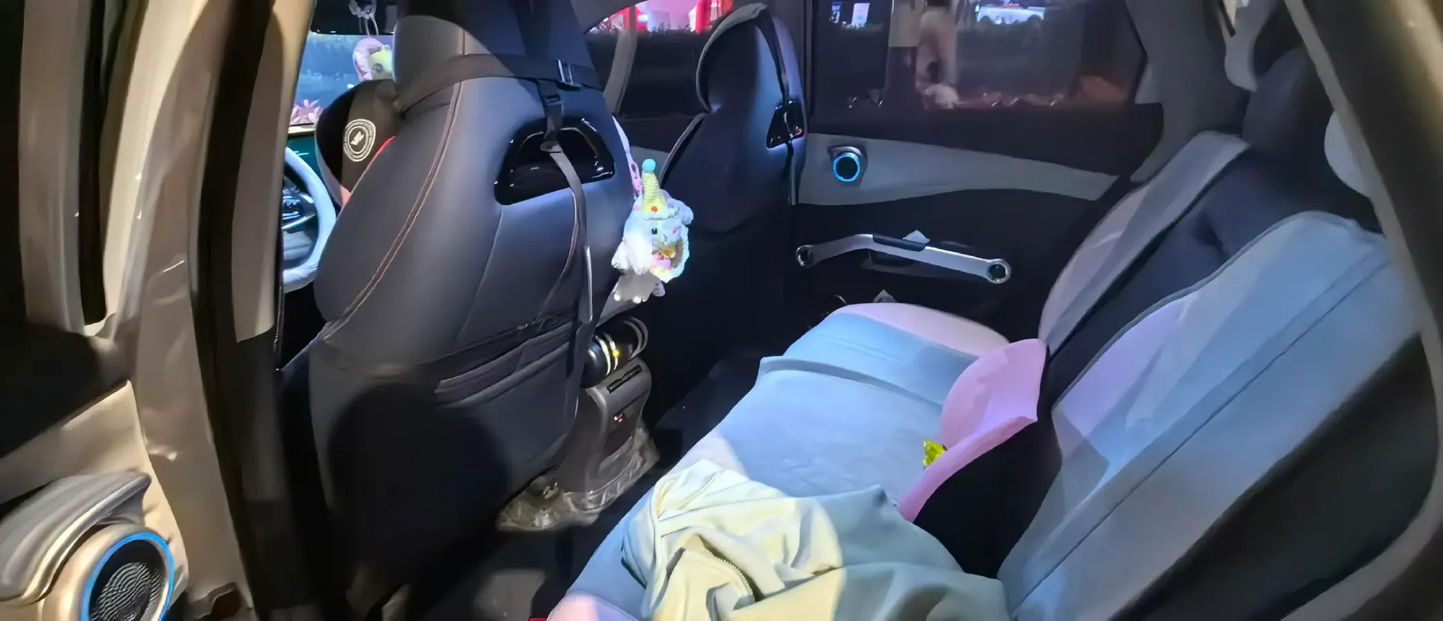 2022 Roewe RX5 MAX 1.5T 181HP L4 6AT,autocango,china used car exporter,china ev exporter,chinese used car exporter,chinese used ev exporter