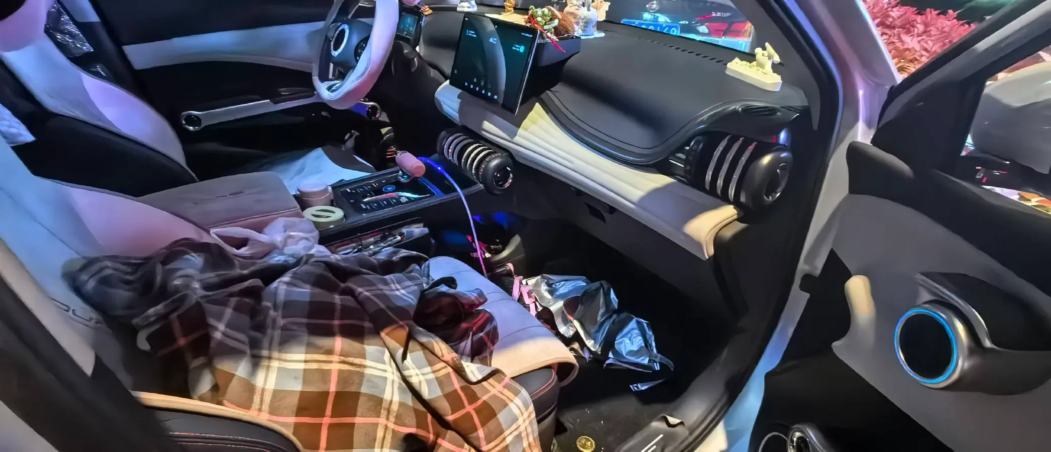 2022 Roewe RX5 MAX 1.5T 181HP L4 6AT,autocango,china used car exporter,china ev exporter,chinese used car exporter,chinese used ev exporter