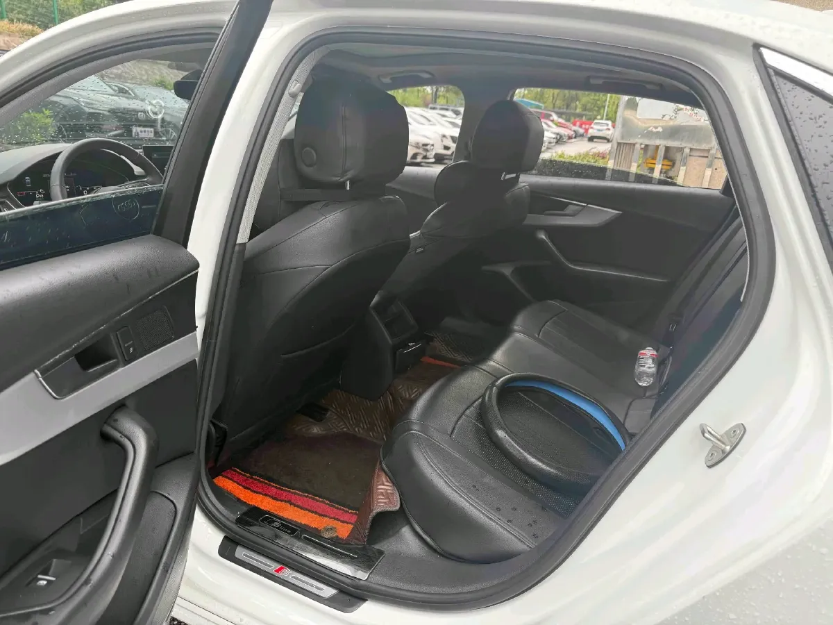 2020 Audi A4L 2.0T 190HP L4 7DCT,autocango,china used car exporter,china ev exporter,chinese used car exporter,chinese used ev exporter