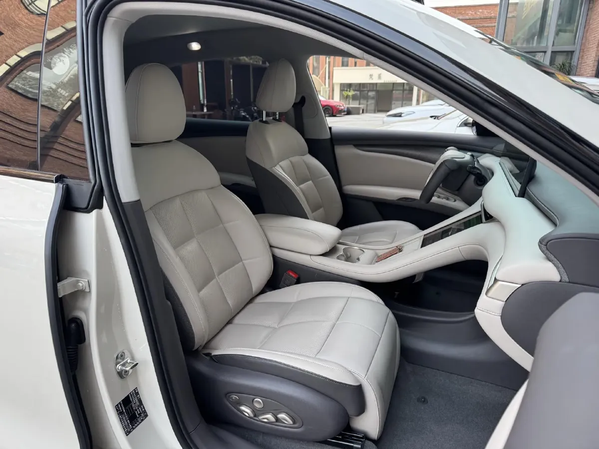 2025 IM LS6 BEV 75KWH,autocango,china used car exporter,china ev exporter,chinese used car exporter,chinese used ev exporter