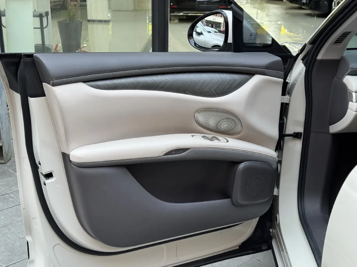 2025 IM LS6 BEV 75KWH,autocango,china used car exporter,china ev exporter,chinese used car exporter,chinese used ev exporter