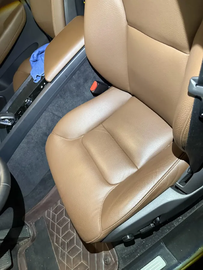 2025 Volvo XC60 2.0T 250HP L4 8AT,autocango,china used car exporter,china ev exporter,chinese used car exporter,chinese used ev exporter