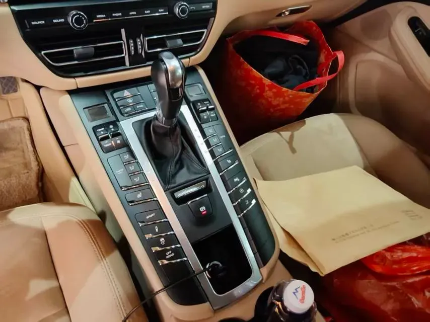 2018 Porsche Macan 2.0T 252HP L4 7DCT,autocango,china used car exporter,china ev exporter,chinese used car exporter,chinese used ev exporter