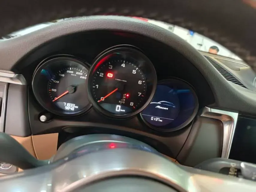 2018 Porsche Macan 2.0T 252HP L4 7DCT,autocango,china used car exporter,china ev exporter,chinese used car exporter,chinese used ev exporter