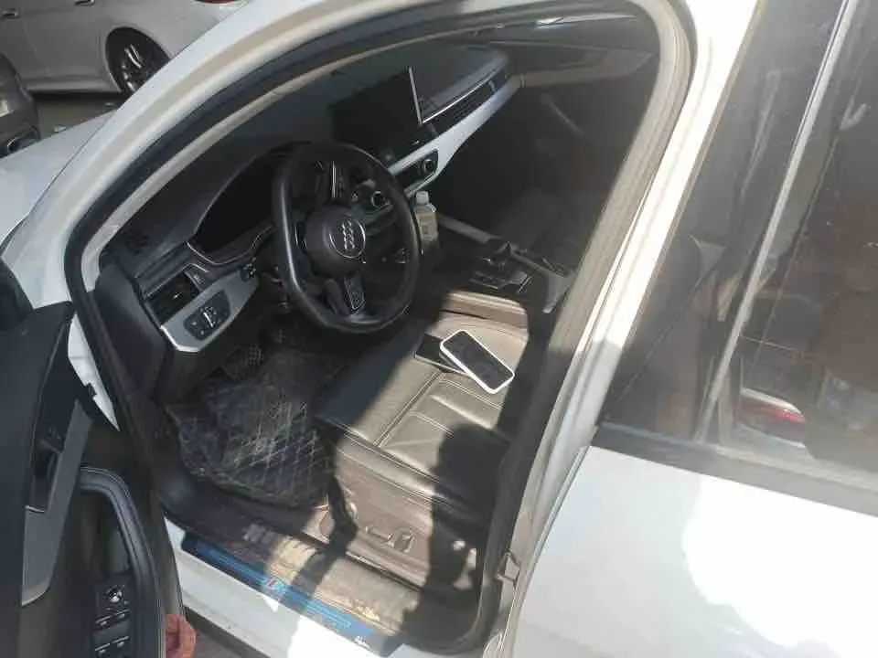 2022 Audi A4L 2.0T 190HP L4 7DCT,autocango,china used car exporter,china ev exporter,chinese used car exporter,chinese used ev exporter