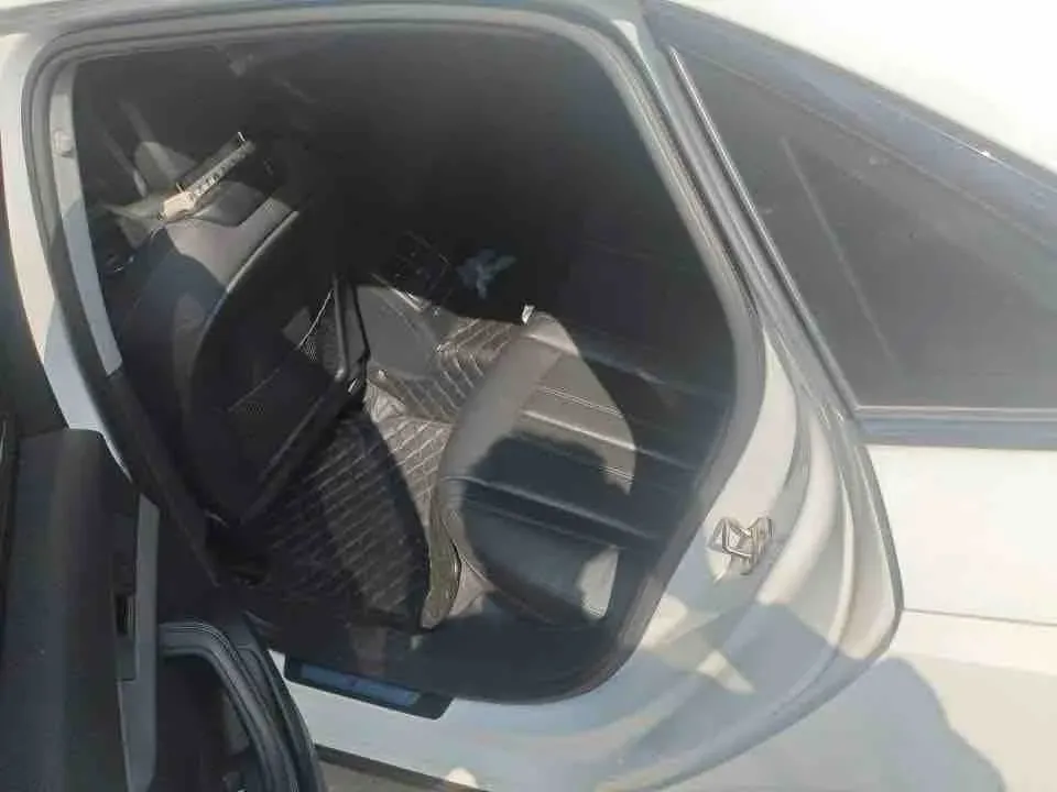 2022 Audi A4L 2.0T 190HP L4 7DCT,autocango,china used car exporter,china ev exporter,chinese used car exporter,chinese used ev exporter