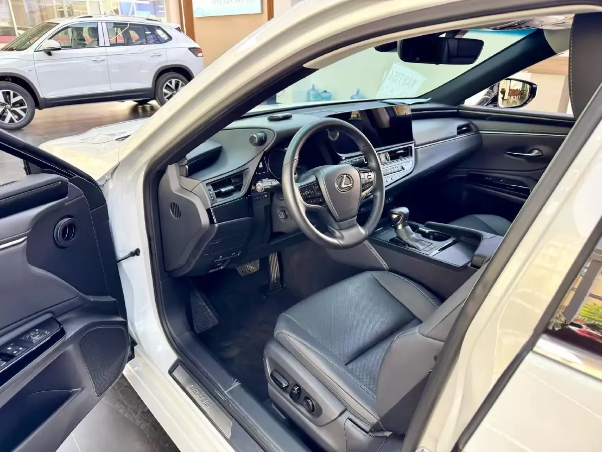2023 Lexus ES 2.0L 173HP L4 CVT,autocango,china used car exporter,china ev exporter,chinese used car exporter,chinese used ev exporter
