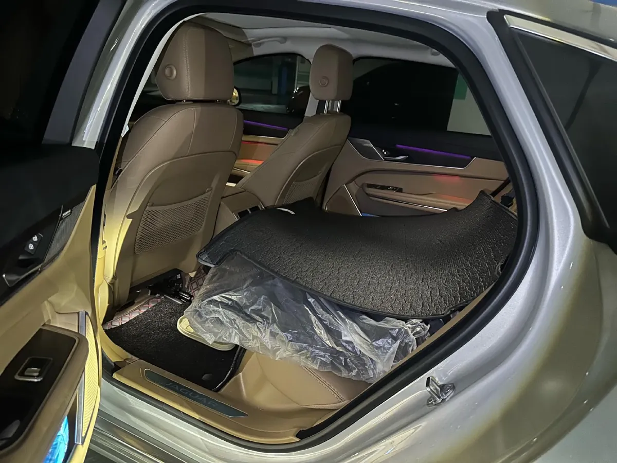 2023 Jaguar XFL 2.0T 250HP L4 8AT,autocango,china used car exporter,china ev exporter,chinese used car exporter,chinese used ev exporter