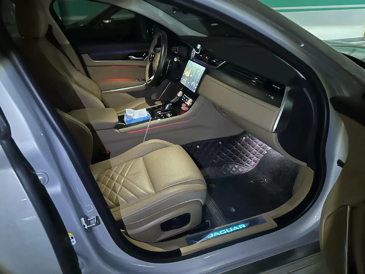 2023 Jaguar XFL 2.0T 250HP L4 8AT,autocango,china used car exporter,china ev exporter,chinese used car exporter,chinese used ev exporter