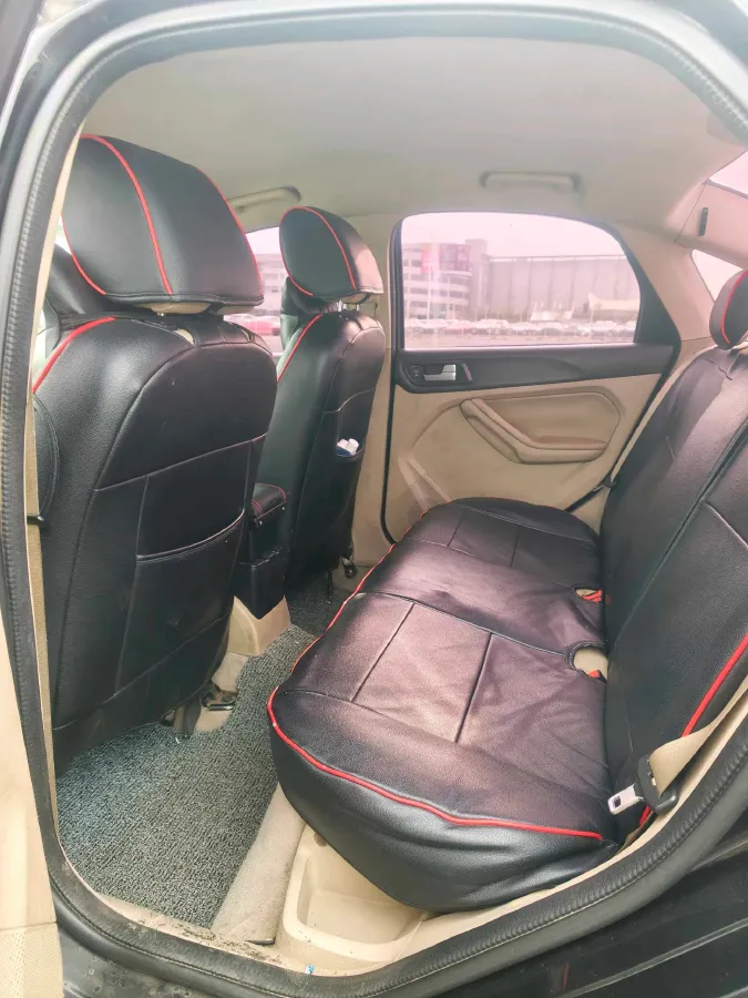 2013 Ford Focus 1.8L 124HP L4 4AT,autocango,china used car exporter,china ev exporter,chinese used car exporter,chinese used ev exporter