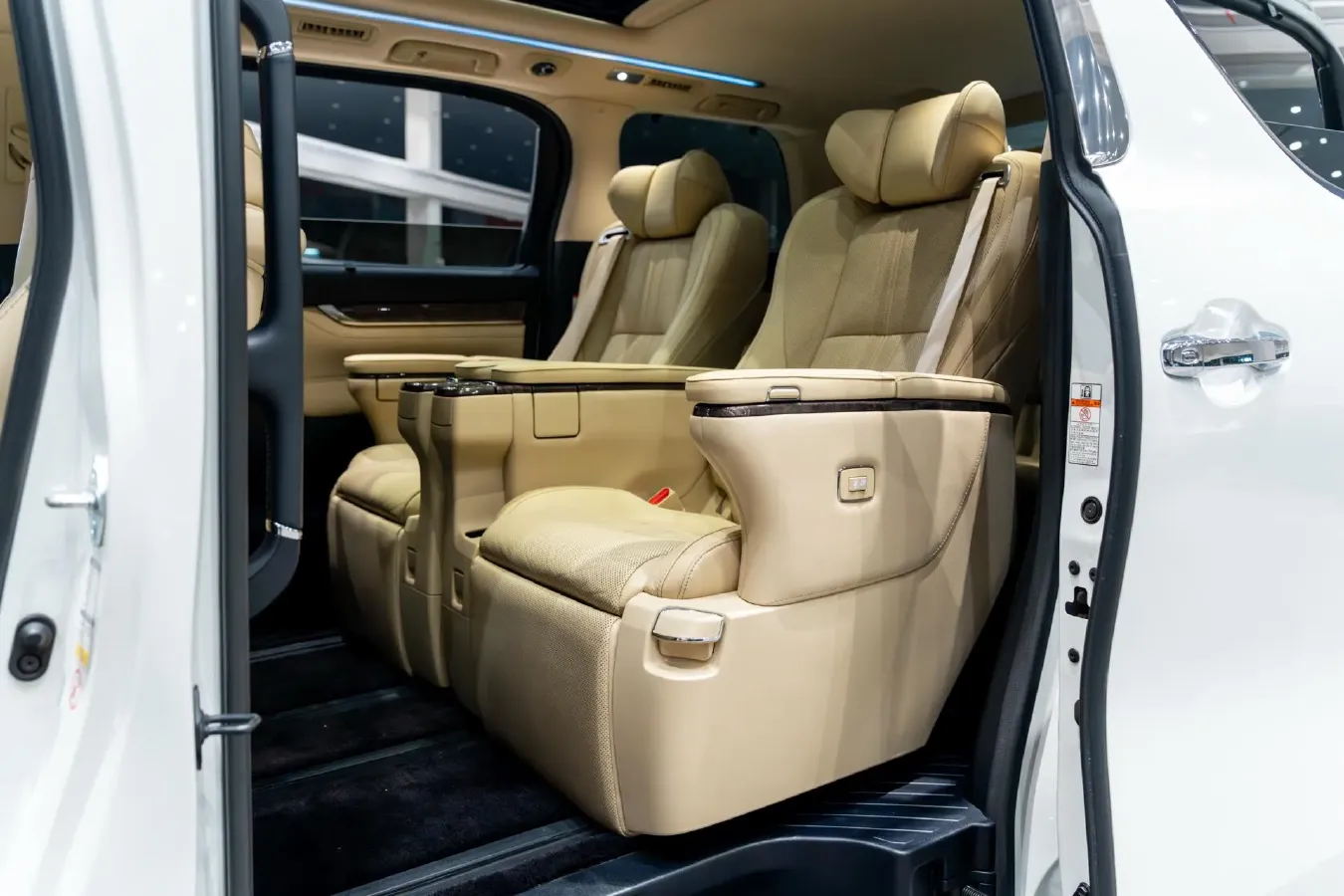 2018 Toyota Alphard 3.5L 301HP V6 8AT,autocango,china used car exporter,china ev exporter,chinese used car exporter,chinese used ev exporter