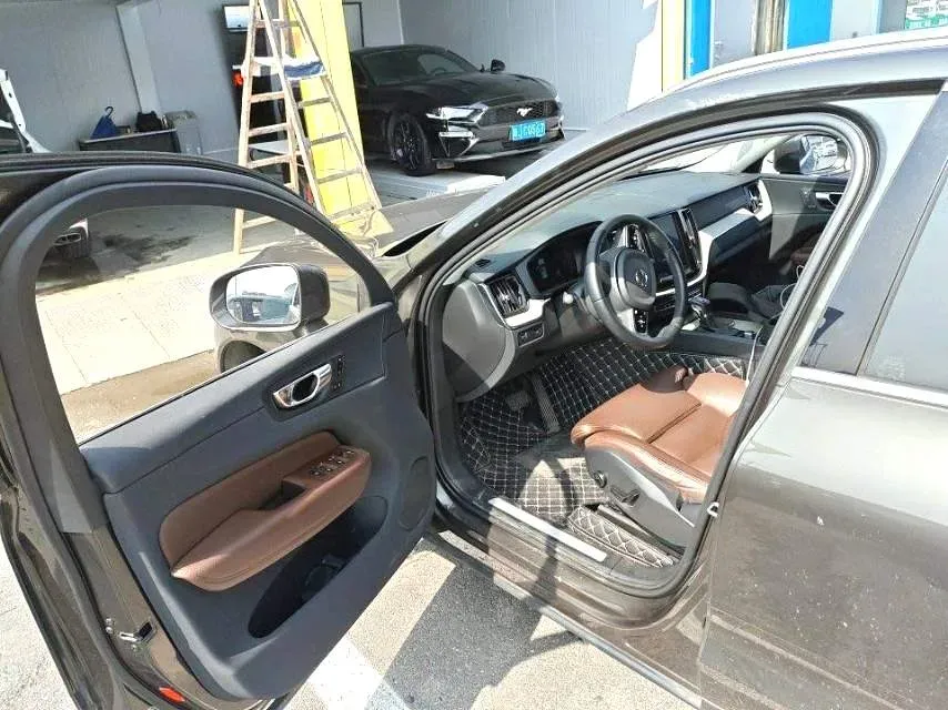 2020 Volvo XC60 2.0T 254HP L4 8AT,autocango,china used car exporter,china ev exporter,chinese used car exporter,chinese used ev exporter