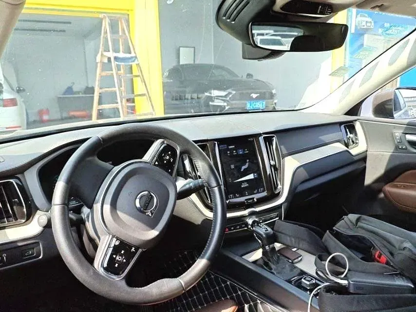 2020 Volvo XC60 2.0T 254HP L4 8AT,autocango,china used car exporter,china ev exporter,chinese used car exporter,chinese used ev exporter