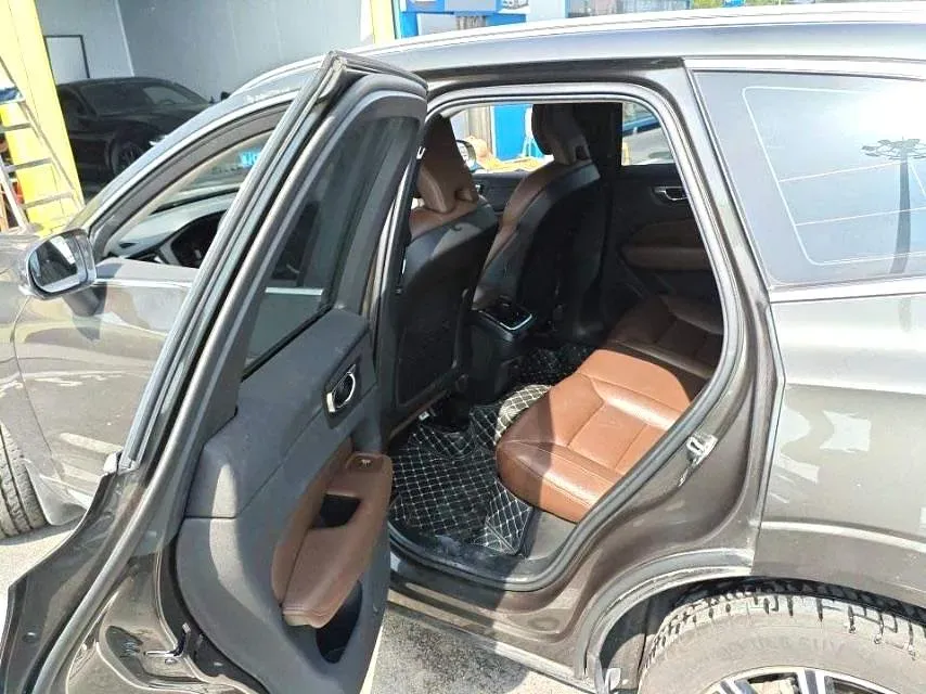 2020 Volvo XC60 2.0T 254HP L4 8AT,autocango,china used car exporter,china ev exporter,chinese used car exporter,chinese used ev exporter