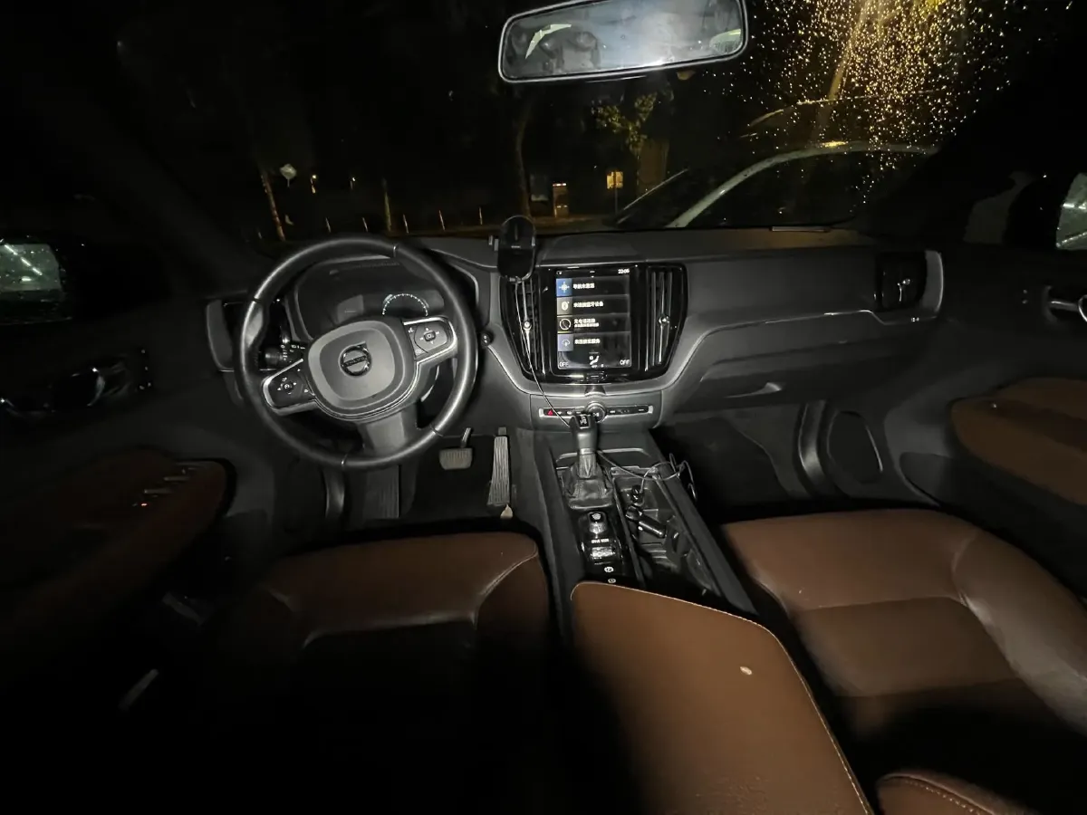 2021 Volvo XC60 2.0T 250HP L4 8AT,autocango,china used car exporter,china ev exporter,chinese used car exporter,chinese used ev exporter