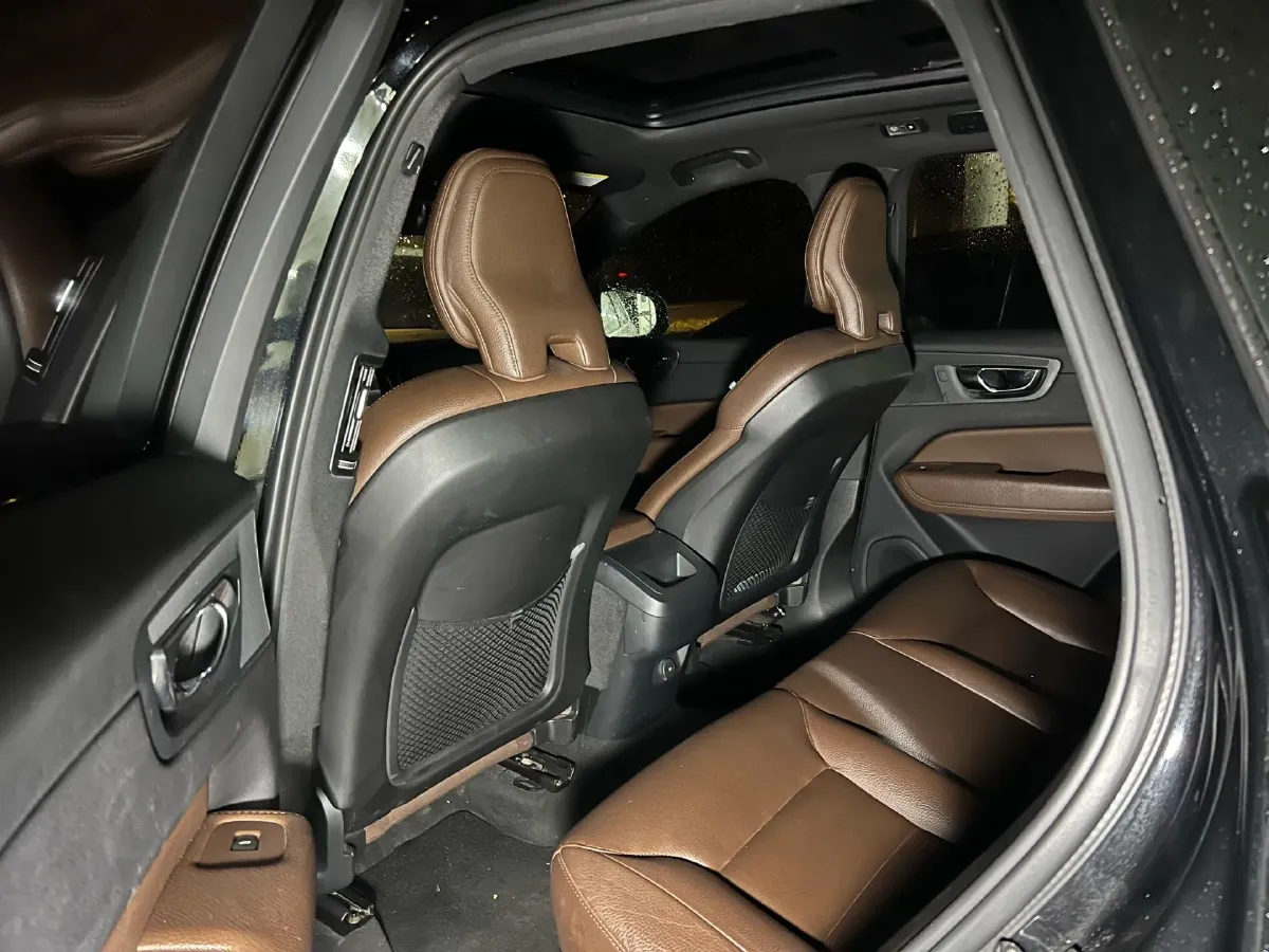 2021 Volvo XC60 2.0T 250HP L4 8AT,autocango,china used car exporter,china ev exporter,chinese used car exporter,chinese used ev exporter