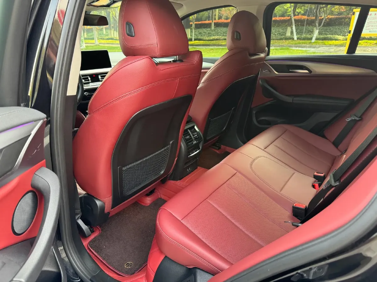 2022 BMW X4 2.0T 245HP L4 8AT,autocango,china used car exporter,china ev exporter,chinese used car exporter,chinese used ev exporter