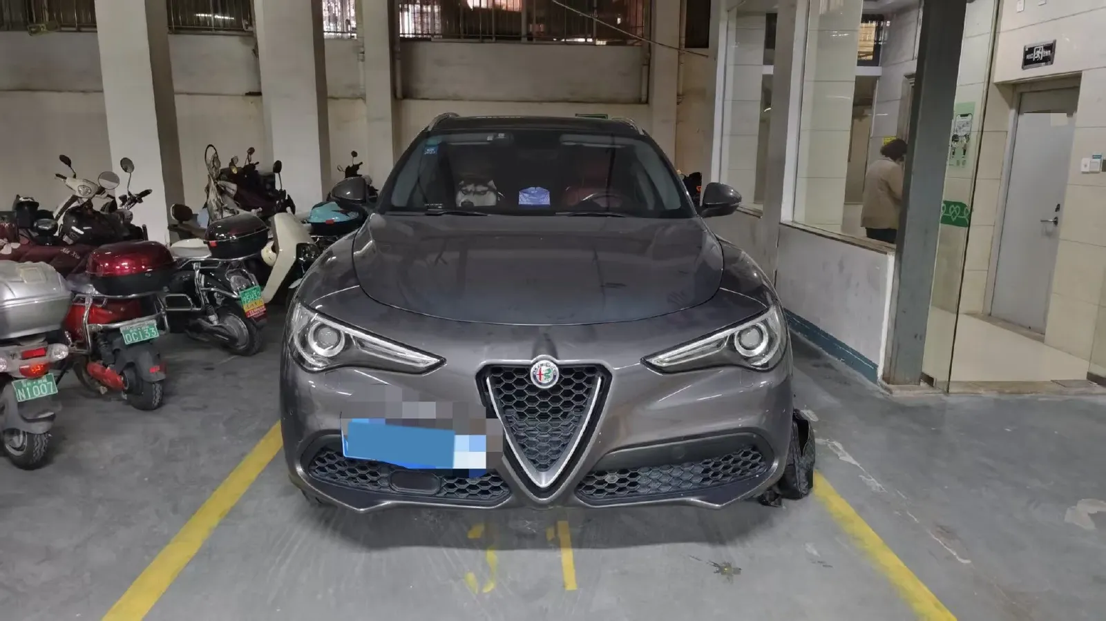 2017 Alfa Romeo Stelvio 2.0T 280HP L4 8AT,autocango,china used car exporter,china ev exporter,chinese used car exporter,chinese used ev exporter