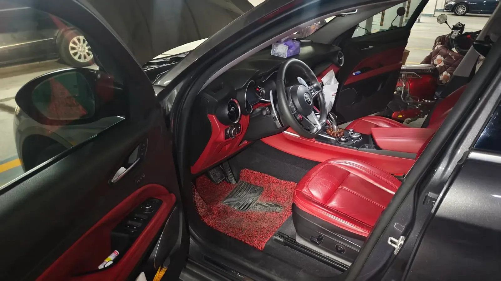 2017 Alfa Romeo Stelvio 2.0T 280HP L4 8AT,autocango,china used car exporter,china ev exporter,chinese used car exporter,chinese used ev exporter