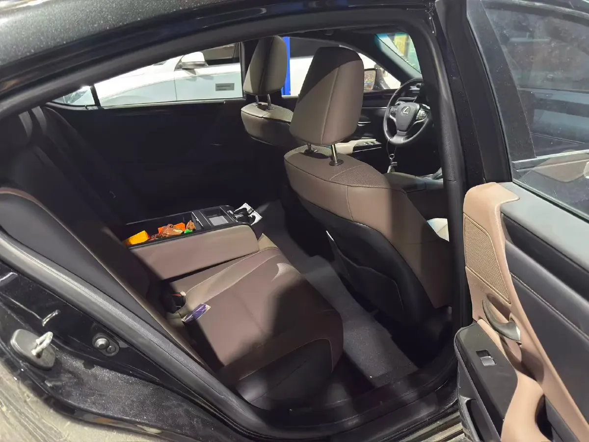 2023 Lexus ES 2.0L 173HP L4 CVT,autocango,china used car exporter,china ev exporter,chinese used car exporter,chinese used ev exporter