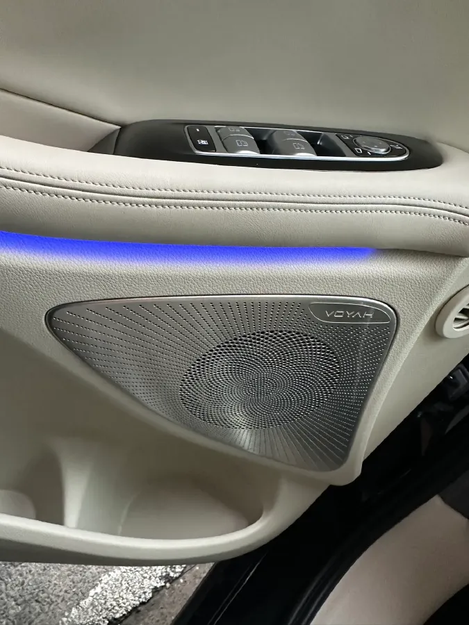 2025 Voyah Dream 1.5T 150HP L4 PHEV 41.7KWH,autocango,china used car exporter,china ev exporter,chinese used car exporter,chinese used ev exporter