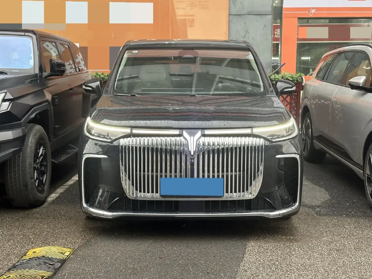 2025 Voyah Dream 1.5T 150HP L4 PHEV 41.7KWH,autocango,china used car exporter,china ev exporter,chinese used car exporter,chinese used ev exporter